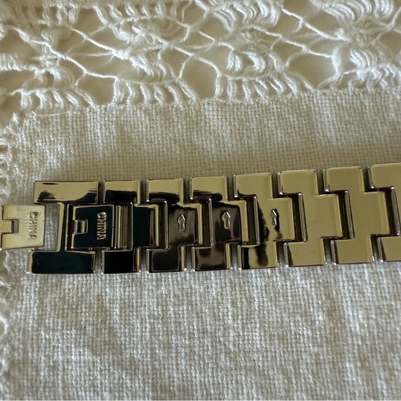 NEW Silver Chunky Statement Watch with Rhinestone Black Floral Detail - Picture 8 of 10